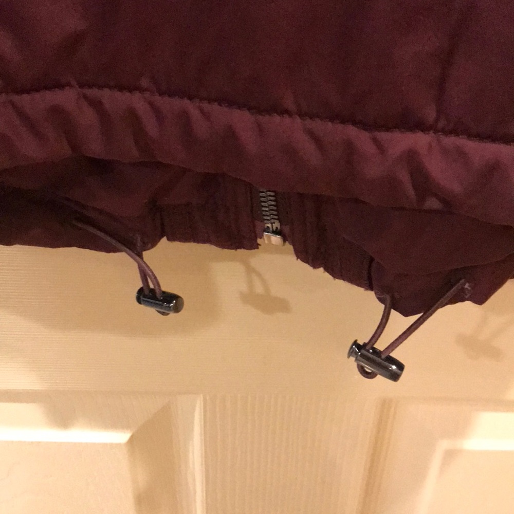 ELIE TAHARI BURGUNDY LIGHT WEIGHT COAT XS - Picture 8 of 8